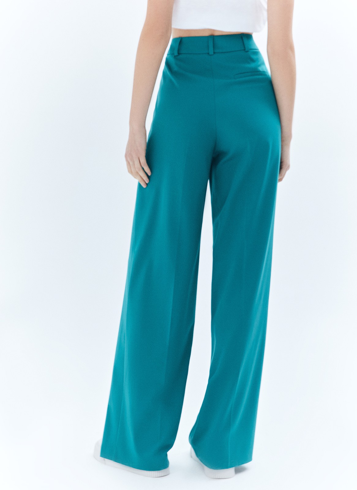 Брюки прямые полной длины, цвет: изумрудный Allweneed
Базовые брюки с посадкой чуть ниже талии и плотным поясом можно носить их без ремня. Выполнены из качественной турецкой костюмной ткани. Ткань хорошо держит форму и отлично сидит на фигуре. Сочетайте с яркими жакетами.