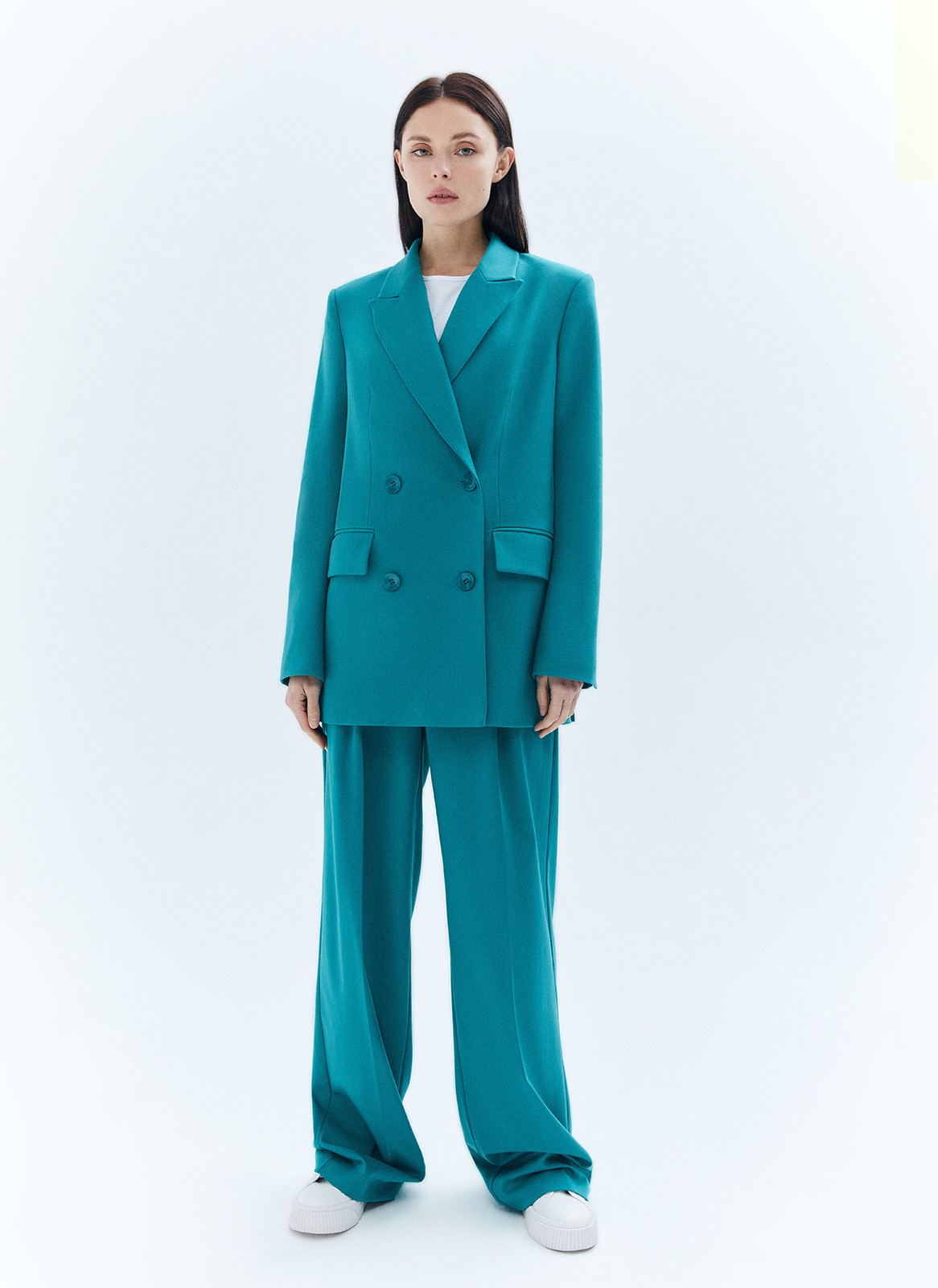 Жакет двубортный oversize, цвет: изумрудный Allweneed
Двубортный жакет прямого силуэта с классической линией плеча. Для модели мы выбрали турецкую костюмную ткань, которая производилась только для нас, с добавлением нежных волокон вискозы. Изделие с приятной к телу подкладочной тканью. Хороший жакет сегодня считается одной из основ грамотного гардероба, поскольку он дарит огромное количество сочетаний: от строгих офисных вариантов до нарядных вечерних.