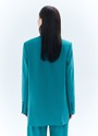 Жакет двубортный oversize, цвет: изумрудный Allweneed
Двубортный жакет прямого силуэта с классической линией плеча. Для модели мы выбрали турецкую костюмную ткань, которая производилась только для нас, с добавлением нежных волокон вискозы. Изделие с приятной к телу подкладочной тканью. Хороший жакет сегодня считается одной из основ грамотного гардероба, поскольку он дарит огромное количество сочетаний: от строгих офисных вариантов до нарядных вечерних.