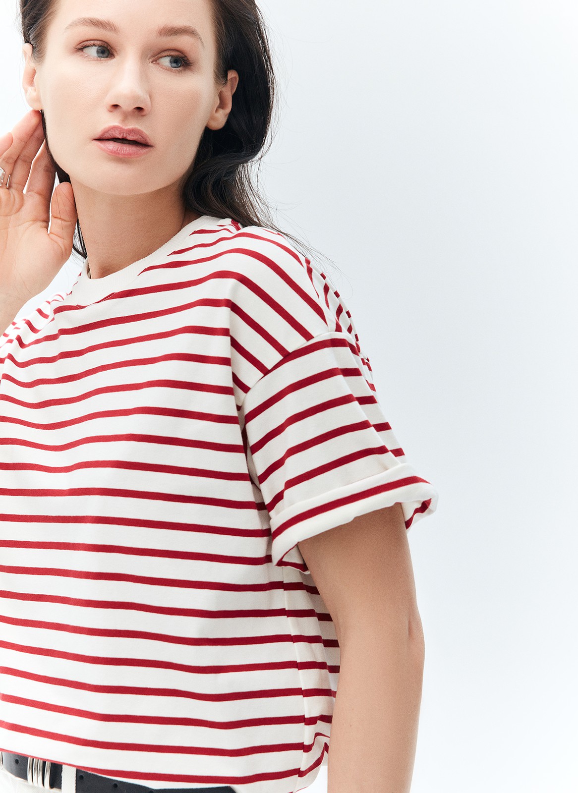 Футболка в полоску, цвет: Молочно-красный Allweneed
Футболка из плотной кулирки в горизонтальную полоску. Круглая обработанная горловина. Ткань хорошо держит форму. Благодаря натуральному составу в ней комфортно в любое время года. Мы любим эту модель за актуальный во все времена принт.