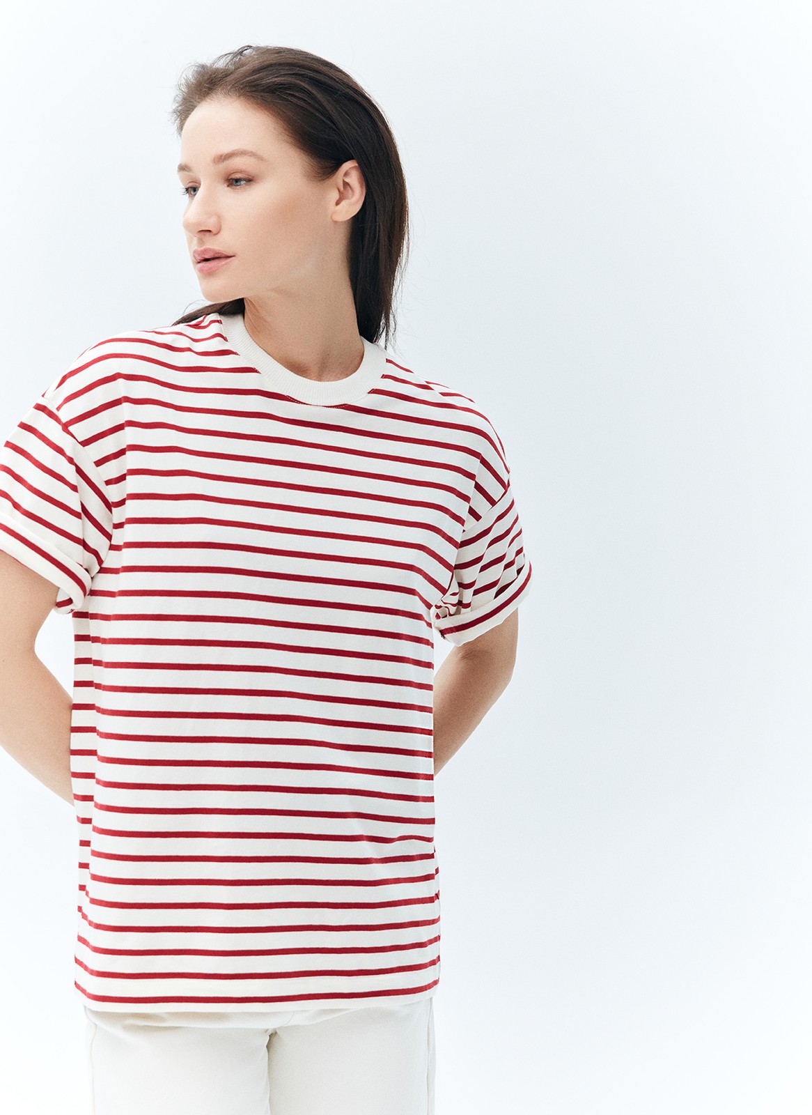 Футболка в полоску, цвет: Молочно-красный Allweneed
Футболка из плотной кулирки в горизонтальную полоску. Круглая обработанная горловина. Ткань хорошо держит форму. Благодаря натуральному составу в ней комфортно в любое время года. Мы любим эту модель за актуальный во все времена принт.