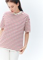 Футболка в полоску, цвет: Молочно-красный Allweneed
Футболка из плотной кулирки в горизонтальную полоску. Круглая обработанная горловина. Ткань хорошо держит форму. Благодаря натуральному составу в ней комфортно в любое время года. Мы любим эту модель за актуальный во все времена принт.