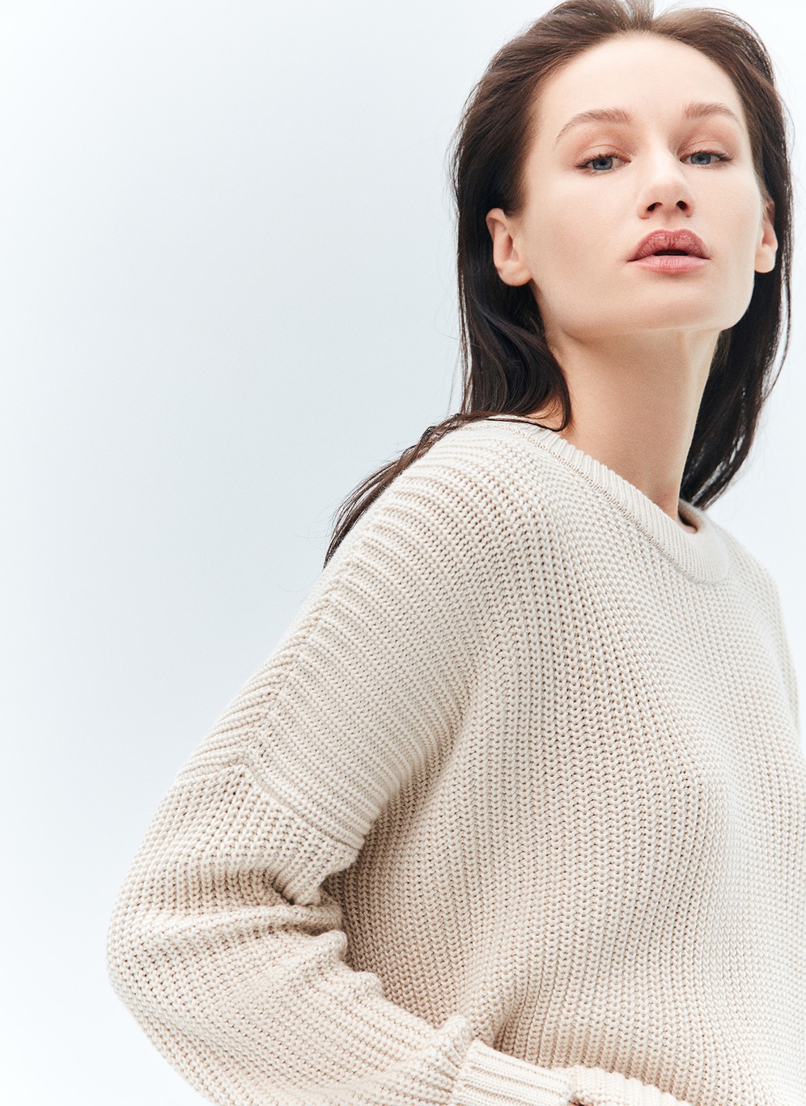 Свитер oversize, цвет: бежевый Allweneed Хлопковый свитер крупной вязки. Модель свободного силуэта, с круглой горловиной. Легко вписывается в весенний гардероб. Материал дышит и позволяет поддерживать оптимальный температурный режим. Мы рекомендуем носить его как самостоятельно, так и надеть под него футболку или рубашку. Это одна из наших любимых моделей для прогулок или уютных посиделок с подругой.