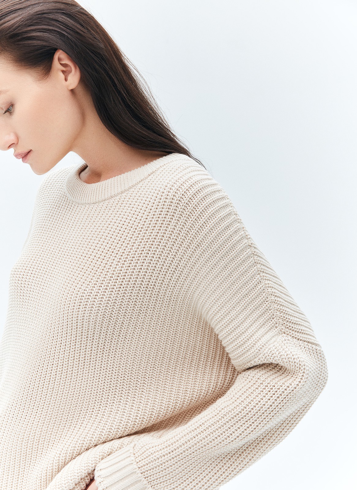 Свитер oversize, цвет: бежевый Allweneed Хлопковый свитер крупной вязки. Модель свободного силуэта, с круглой горловиной. Легко вписывается в весенний гардероб. Материал дышит и позволяет поддерживать оптимальный температурный режим. Мы рекомендуем носить его как самостоятельно, так и надеть под него футболку или рубашку. Это одна из наших любимых моделей для прогулок или уютных посиделок с подругой.