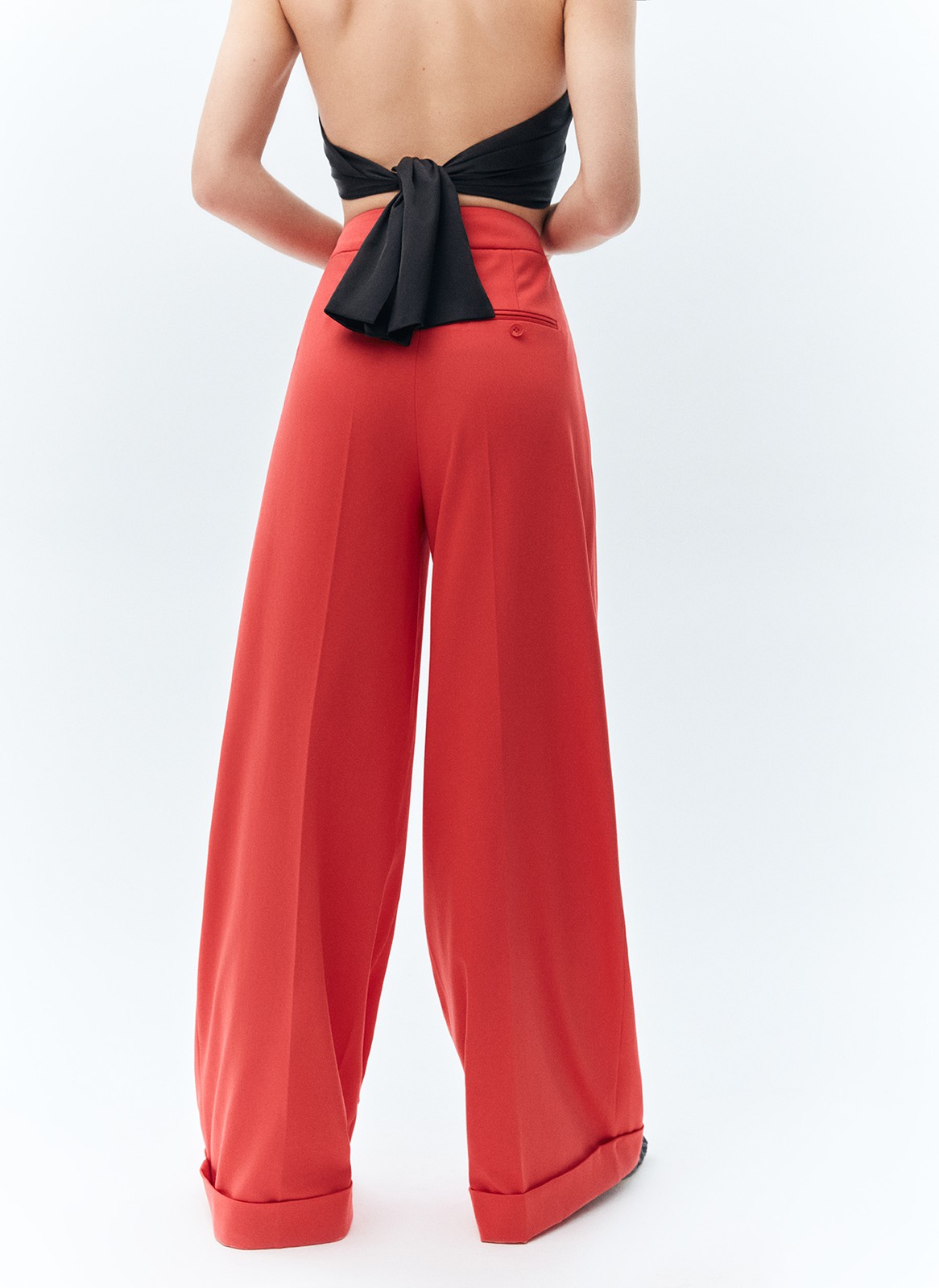 Брюки-палаццо с манжетами, цвет: ягодный Allweneed
Широкие брюки полной длины с манжетами. Выполнены из мягкой, достаточно тонкой, но формоустойчивой костюмной ткани, благодаря которой будет комфортно весной. Удобная скрытая застёжка на крючки и посадка на уровне талии. Модель удлиняет силуэт. Советуем носить комплектом с жакетом из новой коллекции.