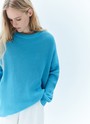 Свитер oversize, цвет: ярко-голубой Allweneed
Хлопковый свитер крупной вязки. Модель свободного силуэта, с круглой горловиной. Легко вписывается в весенний гардероб. Материал дышит и позволяет поддерживать оптимальный температурный режим. Мы рекомендуем носить его как самостоятельно, так и надеть под него футболку или рубашку. Это одна из наших любимых вещей для прогулок или спокойных вечеров.