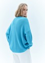 Свитер oversize, цвет: ярко-голубой Allweneed
Хлопковый свитер крупной вязки. Модель свободного силуэта, с круглой горловиной. Легко вписывается в весенний гардероб. Материал дышит и позволяет поддерживать оптимальный температурный режим. Мы рекомендуем носить его как самостоятельно, так и надеть под него футболку или рубашку. Это одна из наших любимых вещей для прогулок или спокойных вечеров.