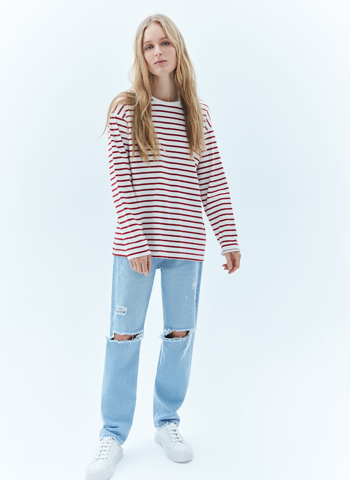 Лонгслив в полоску, цвет: Молочно-красный Allweneed
Лонгслив свободного кроя из мягкого трикотажного полотна. Актуальный удлинённый рукав и спущенная пройма. Благодаря приятной на ощупь ткани и отличному составу в нашей тельняшке вам будет комфортно целый день. Советуем носить модель с джинсами и юбками 24/7.