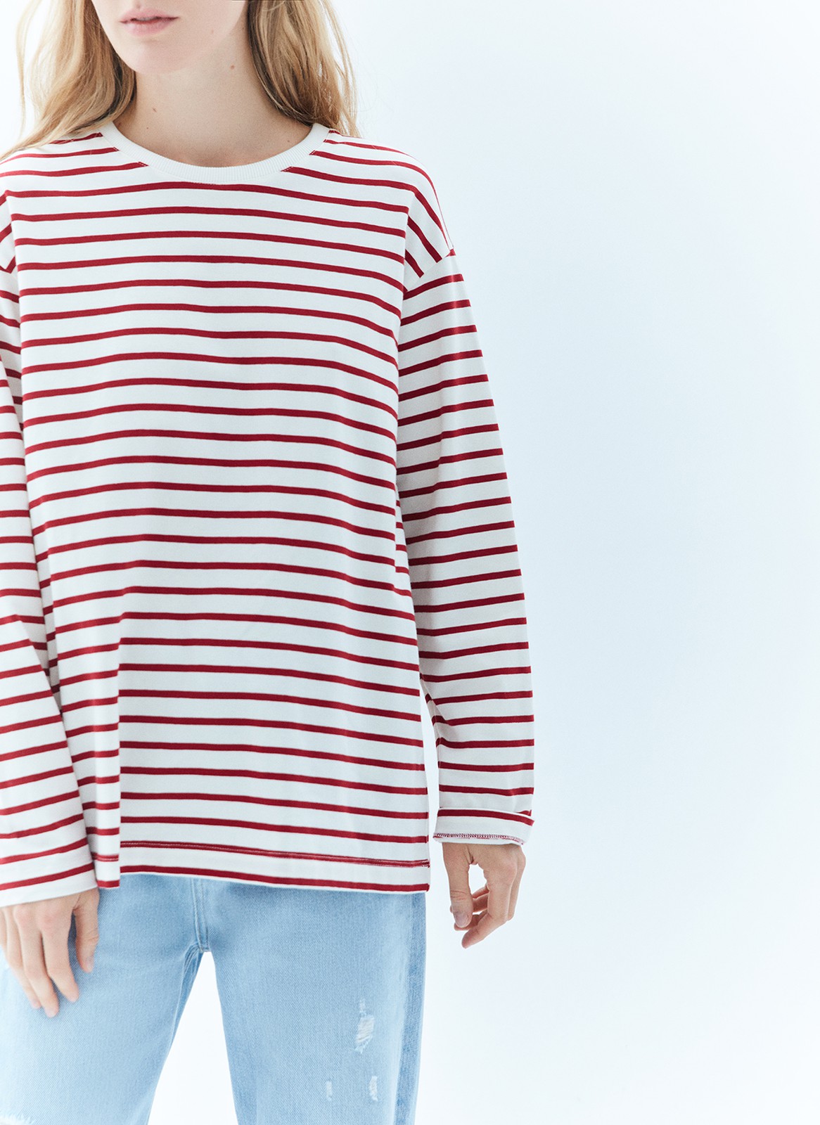 Лонгслив в полоску, цвет: Молочно-красный Allweneed
Лонгслив свободного кроя из мягкого трикотажного полотна. Актуальный удлинённый рукав и спущенная пройма. Благодаря приятной на ощупь ткани и отличному составу в нашей тельняшке вам будет комфортно целый день. Советуем носить модель с джинсами и юбками 24/7.