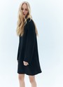 Платье-мини по-косой, цвет: Черный Allweneed
Мини-платье с актуальным кроем по косой. Наши изделия такого кроя становятся бестселлерами, ведь они отлично садятся по фигуре, создавая стройный силуэт. Модель имеет круговую горловину и длинный рукав. Мы переместили скрытую молнию в плечевой шов, чтобы вам было комфортнее. Платье выполнено из лёгкой креповой ткани, чтобы вы могли наслаждаться прогулками тёплым днём.