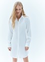 Платье-рубашка мини, цвет: белый Allweneed
Лёгкое платье-рубашка длины мини из гладкой слегка просвечивающей ткани. Застёжка на пуговицы, манжеты и классический отложной воротник. Важная деталь пояс-завязка для игры с фасоном. Ткань нежно касается кожи и обеспечивает комфорт. Мы выбрали два нежных оттенков для модели: сливочно-молочный и голубой. В раннюю весну носите с грубыми ботинками или сапогами, в тёплое время сочетайте со спортивными сандалиями или босоножками. И помните про актуальную комбинацию платья с брюками эта модель идеально подходит для такой стилизации.