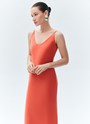 Платье-комбинация миди, цвет: коралловый Allweneed
Длинное платье-комбинация из вискозы. Ткань красиво струится и переливается при ходьбе. Платье не слишком облегает и дарит свободу движениям. Наш любимый v-образный вырез подчёркивает красоту зоны декольте. Скрытая молния на спинке. Чувственная модель для свиданий в городе или на берегу моря.