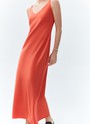 Платье-комбинация миди, цвет: коралловый Allweneed
Длинное платье-комбинация из вискозы. Ткань красиво струится и переливается при ходьбе. Платье не слишком облегает и дарит свободу движениям. Наш любимый v-образный вырез подчёркивает красоту зоны декольте. Скрытая молния на спинке. Чувственная модель для свиданий в городе или на берегу моря.