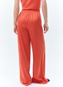 Брюки-палаццо, цвет: коралловый Allweneed
Брюки полной длины из вискозы с благородным сатиновым блеском. Модель имеет эластичный пояс и завязки для лучшей посадки. Фасон удлиняет силуэт и создает правильные пропорции. Нам нравится, как брюки смотрятся вместе с рубашкой. Прекрасный выбор для транзита из поздней весны в жаркое лето.