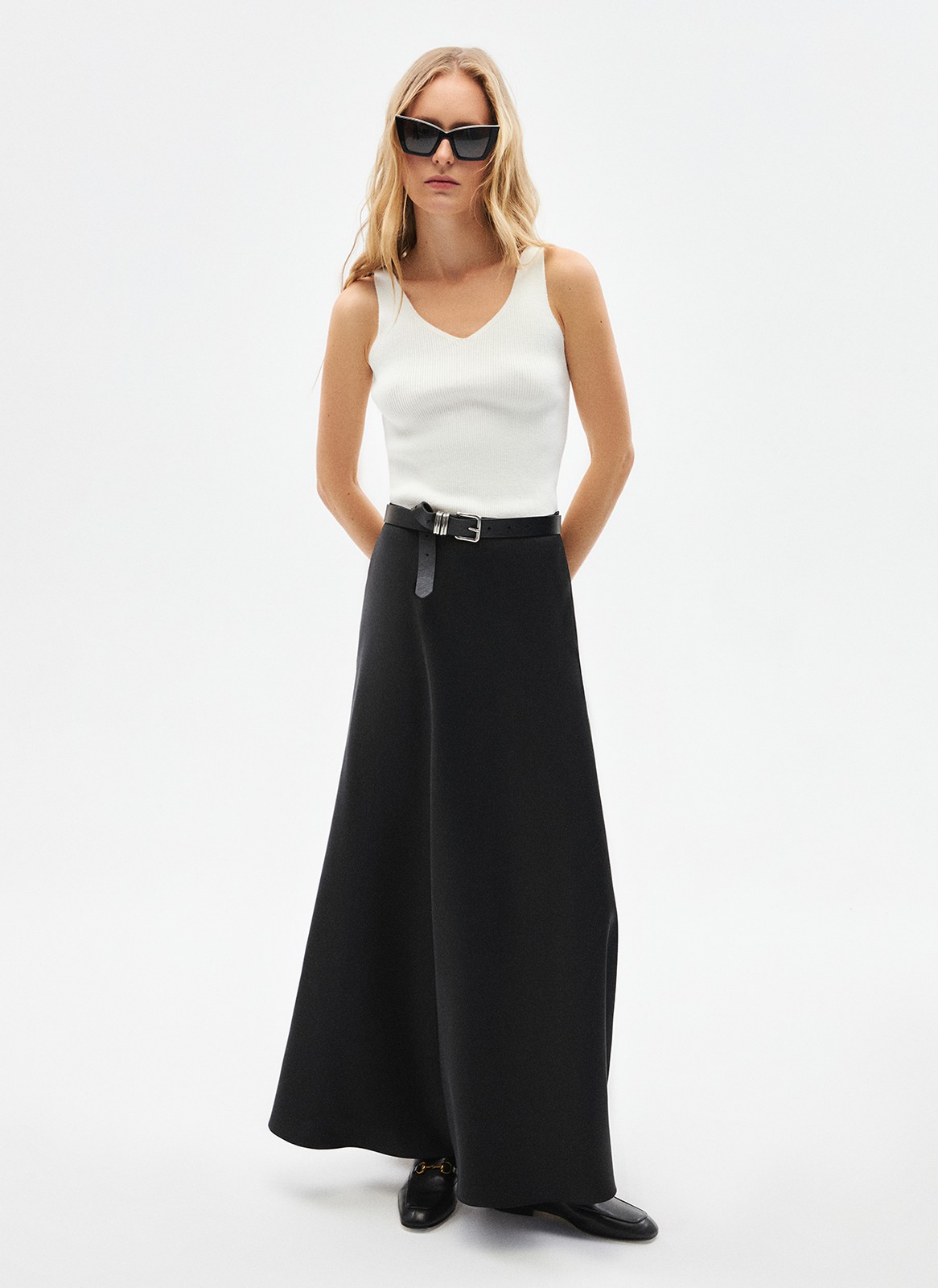 Топ вязаный, цвет: молочный Allweneed
Топ из нежного трикотажа. Наш бестселлер в новых цветах. Благодаря вискозе вам будет комфортно даже жарким днём. Пряжа дарит приятные тактильные ощущения. Рекомендуем носить как альтернативу футболкам.