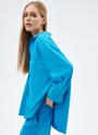 Рубашка oversize льняная, цвет: голубой Allweneed
Свободная рубашка изо льна. Натуральный лён хорошо отводит влагу, пропускает воздух и не вызывает аллергических реакций. Классический воротник, широкие манжеты и застёжка на пуговицы в тон. Спущенное плечо для свободы движений и дополнительного охлаждения. Рекомендуем сочетать с брюками или шортами из новой коллекции. В рубашке будет комфортно отправиться на пляж, прогулку по набережной или выйти в город.