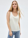 Топ на широких бретелях, цвет: светло-бежевый Allweneed
Топ на широких бретелях. Лаконичная модель. Мы тщательно выбирали ткань с правильной плотностью, чтобы изделие прослужило вам долго. Широкие бретели, округлый вырез и вытачки для идеальной посадки. Носите с джинсами, шортами или романтичными юбками.