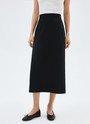 Юбка миди, цвет: Черный Allweneed
Юбка длины миди с посадкой на талии. Модель выполнена из тонкой струящейся ткани, которая в движении напоминает развевающийся на ветру парус. Материал имеет деликатный сатиновый блеск, который добавляет образу элегантности. Скрытая молния не бросается в глаза. Рекомендуем сочетать с жакетами из коллекции и носить с лёгкими топами, воздушными блузами и лонгсливами.