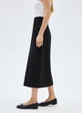 Юбка миди, цвет: Черный Allweneed
Юбка длины миди с посадкой на талии. Модель выполнена из тонкой струящейся ткани, которая в движении напоминает развевающийся на ветру парус. Материал имеет деликатный сатиновый блеск, который добавляет образу элегантности. Скрытая молния не бросается в глаза. Рекомендуем сочетать с жакетами из коллекции и носить с лёгкими топами, воздушными блузами и лонгсливами.