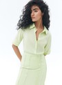 Рубашка с коротким рукавом, цвет: Лайм Allweneed
Лёгкая рубашка с коротким рукавом. Планка на пуговицах и отложной воротник. Модель имеет эффект закатанных рукавов, поэтому она смотрится более расслабленно, чем классическая рубашка. Мы выполнили изделие из приятной к телу ткани, в которой будет комфортно даже летом. Носите комплектом с юбкой длины миди.
