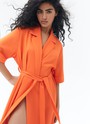Платье миди изо льна, цвет: ОРАНЖЕВЫЙ Allweneed
Платье-халат длины миди изо льна. Отложной воротник, широкие рукава и пояс в тон платья для акцента на талии. Мы выполнили изделие из нежаркой и приятной к телу ткани, прекрасно подходящей для прогулки в тёплую погоду. Благодаря крою создаётся свобода в движениях и эффект летящей походки. Эту модель мы носим как лёгкий кардиган вместе с топами или самостоятельно как платье на каждый день лета. Вы уже представили, как прогуливаетесь в нем между апельсиновых деревьев где-нибудь на юге?