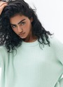 Свитер oversize, цвет: фисташковый Allweneed Хлопковый свитер крупной вязки. Модель свободного силуэта, с круглой горловиной. Легко вписывается в весенний гардероб. Материал дышит и позволяет поддерживать оптимальный температурный режим. Мы рекомендуем носить его как самостоятельно, так и надеть под него футболку или рубашку. Это одна из наших любимых моделей для прогулок или уютных посиделок с подругой.