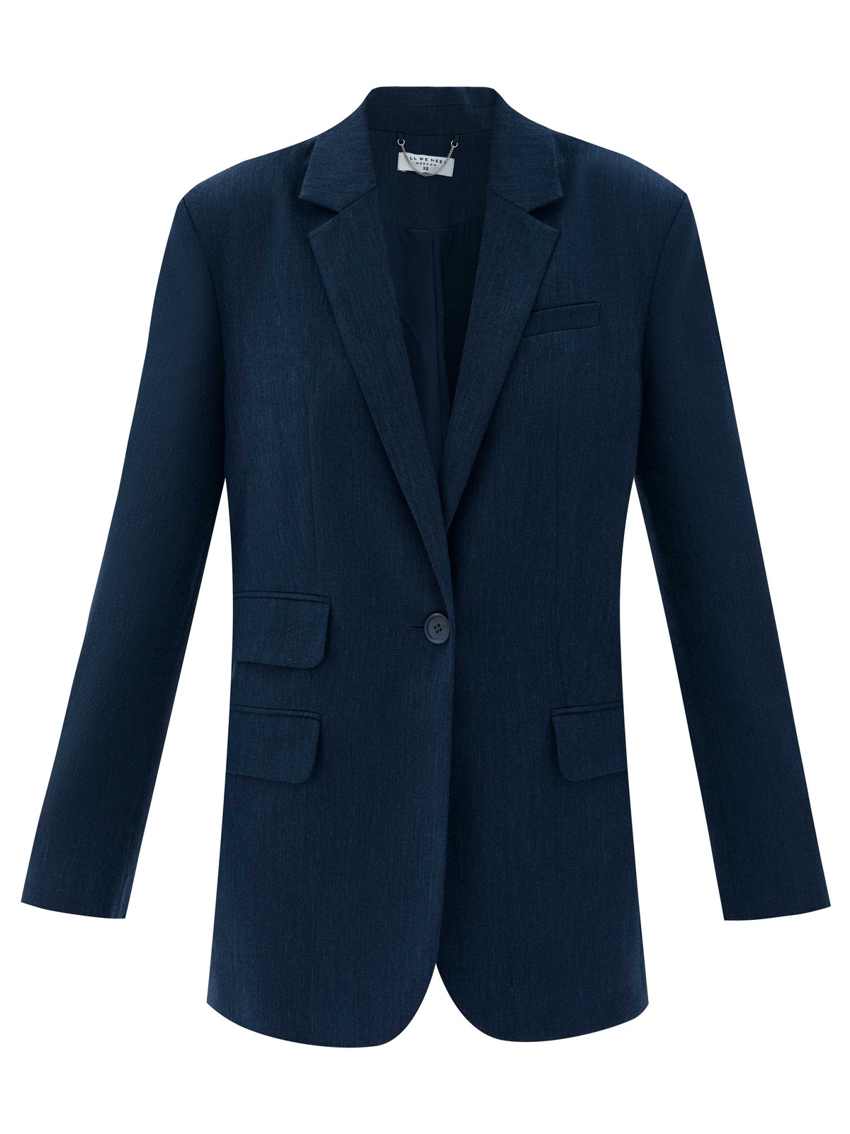 


Жакет свободного кроя. Застёжка на одну пуговицу, чуть увеличенная линия плеча и воротник с лацканами. Модель выполнена из формоустойчивой костюмной ткани, в которой комфортно в летнее время. Необычная и акцентная деталь декоративный дополнительный карман с клапаном. Изделие цепляет взгляды и превращает базовый костюм в тренд. Подберите к жакету брюки или костюмные шорты.