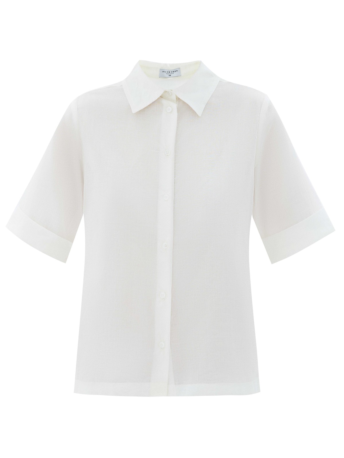 Рубашка с коротким рукавом, цвет: молочный Allweneed Лёгкая рубашка с коротким рукавом. Планка на пуговицах и отложной воротник. Модель имеет эффект закатанных рукавов, поэтому она смотрится более расслабленно, чем классическая рубашка. Мы выполнили изделие из приятной к телу ткани, в которой будет комфортно даже летом. Носите комплектом с юбкой длины миди.