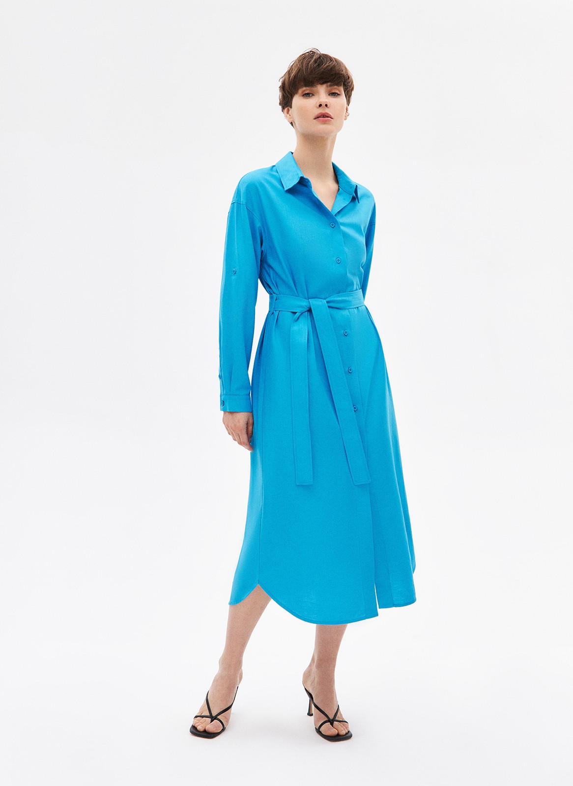 Платье-рубашка миди, цвет: голубой Allweneed
Платье-рубашка из хлопка. Мы любим эту модель за то, что она будет актуальна всегда. Свободный крой, спущенное плечо, манжеты, планка с пуговицами и широкий пояс для акцента на талии. Ткань позволяет коже дышать в жаркое время года. Мы создали модель похожую на те, что носила в фильмах французская актриса Брижит Бардо. Составляйте с ней образы на работу, свидания и прогулки, меняя лаконичные украшения на заметные аксессуары.