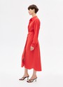 Платье-рубашка миди, цвет: красный Allweneed
Платье-рубашка из хлопка. Мы любим эту модель за то, что она будет актуальна всегда. Свободный крой, спущенное плечо, манжеты, планка с пуговицами и широкий пояс для акцента на талии. Ткань позволяет коже дышать в жаркое время года. Мы создали модель похожую на те, что носила в фильмах французская актриса Брижит Бардо. Составляйте с ней образы на работу, свидания и прогулки, меняя лаконичные украшения на заметные аксессуары.