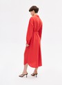 Платье-рубашка миди, цвет: красный Allweneed
Платье-рубашка из хлопка. Мы любим эту модель за то, что она будет актуальна всегда. Свободный крой, спущенное плечо, манжеты, планка с пуговицами и широкий пояс для акцента на талии. Ткань позволяет коже дышать в жаркое время года. Мы создали модель похожую на те, что носила в фильмах французская актриса Брижит Бардо. Составляйте с ней образы на работу, свидания и прогулки, меняя лаконичные украшения на заметные аксессуары.