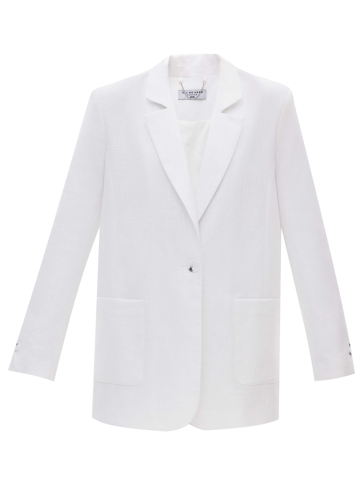 




Жакет объёмного кроя из рами экологичного фактурного материала из волокон крапивы (да, ткань из крапивы бывает не только в сказках). Одежда из него гипоаллергенна, хорошо впитывает влагу и устойчива к воздействию солнца. Жакет имеет объёмную линию плеча, застёжку на одну пуговицу, лацканы и накладные карманы. Благодаря крою кажется, что вы одолжили его у бойфренда. Носите с брюками и шортами из костюмной ткани.