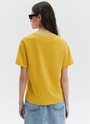 Футболка в стиле boyfriend, цвет: желтый Allweneed Футболка из эластичного, мягкого хлопка. Базовая модель свободного кроя со спущенным плечом. Благодаря материалу в футболке комфортно целый день идеально для жаркого времени года. Носите с джинсами, юбками и брюками.