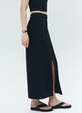 


Юбка длины миди с разрезом спереди. Посадка чуть ниже линии талии. Это лаконичная, в меру строгая, но при этом женственная модель. Скрытая застёжка на молнию и крючок. Мы выполнили изделие из гладкой, приятной к телу костюмной ткани. Носите с блузами и топами или базовыми рубашками в офис.