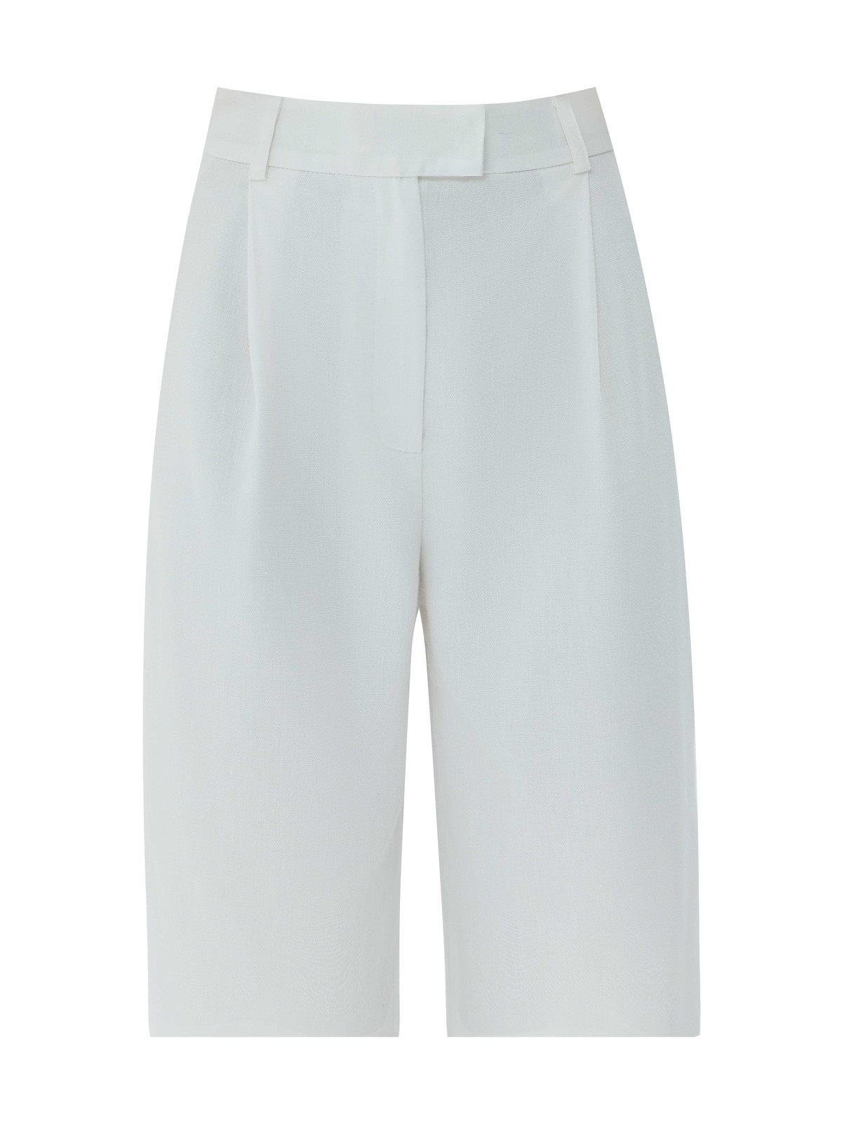 


Шорты-бермуды на высокой талии из костюмной ткани с добавлением льна. Скрытая застёжка на молнию и крючок. Два глубоких кармана. Это прекрасная замена брюкам в жаркий день. Носите с жилетом из коллекции на работу, а вечером с топами.
