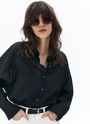 Рубашка oversize, цвет: Черный Allweneed
Рубашка широкого кроя. Застёжка на пуговицы, свободный рукав и спущенное плечо. Мы выполнили модель из приятной к телу ткани, благодаря ей вам будет комфортно в любую погоду этой весной. Округлый низ с разрезами, которые эффектно смотрятся и добавляют возможностей для стилизации образа. Рубашку можно носить самостоятельно или как альтернативу кардигану с платьями, футболками и топами.