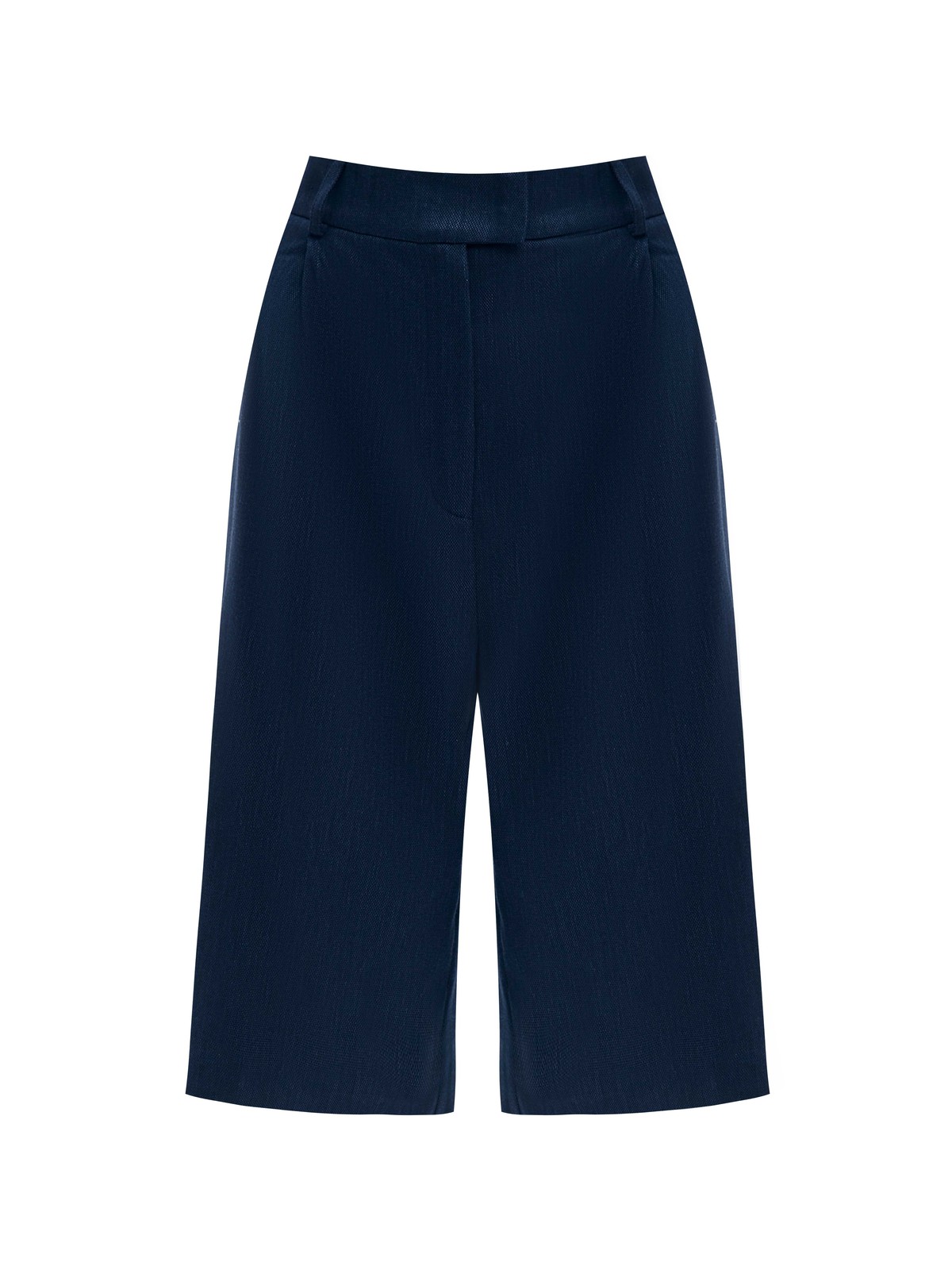 Шорты бермуды oversize изо льна, цвет: темно-синий Allweneed
Шорты-бермуды на высокой талии из костюмной ткани с добавлением льна. Скрытая застёжка на молнию и крючок. Два глубоких кармана. Это прекрасная замена брюкам в жаркий день. Носите с жилетом из коллекции на работу, а вечером с топами.