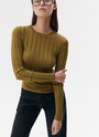 Трикотажный джемпер с длинным рукавом для женщины, цвет: хаки Allweneed
Трикотажный джемпер из вискозы наш бестселлер. Модель из тонкой, почти невесомой полупрозрачной ткани, которая приятно касается тела. Вертикальная полоска вязки лапша визуально вытягивает силуэт. Округлый вырез и прилегающий крой. Советуем комбинировать его с юбками контрастных фактур: из денима, экокожи или костюмной ткани. Обратите внимание, что изделие требует деликатного ухода.