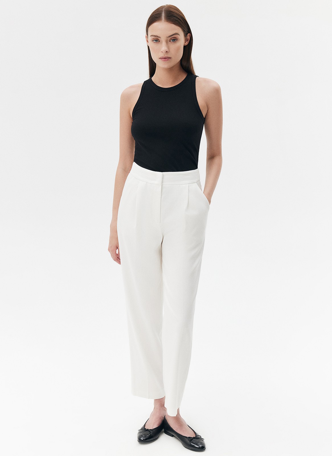 Майка из кроеного трикотажа, цвет: Черный Allweneed
Майка из мягкого трикотажа. Обработанная горловина и пройма. Слегка приталенный силуэт. Базовый вариант верха для летнего периода.