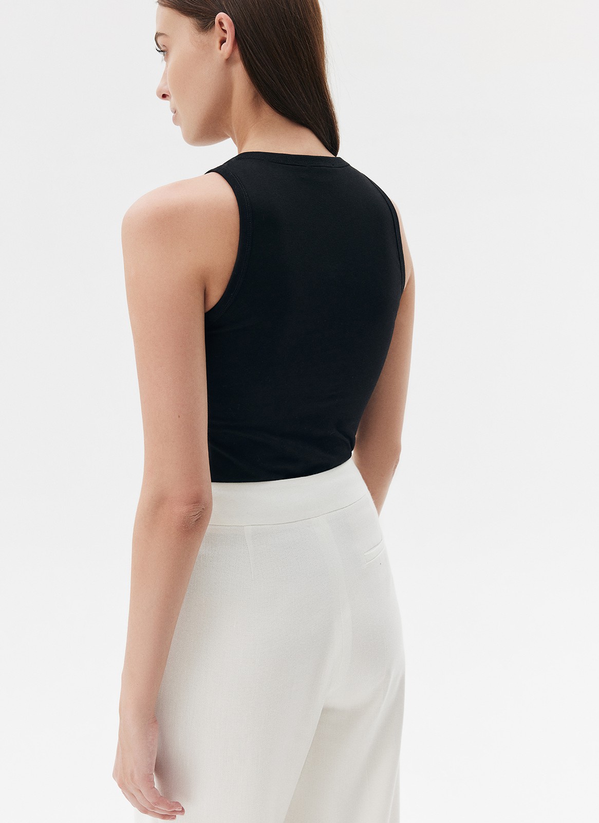 Майка из кроеного трикотажа, цвет: Черный Allweneed
Майка из мягкого трикотажа. Обработанная горловина и пройма. Слегка приталенный силуэт. Базовый вариант верха для летнего периода.