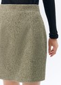 


Юбка длины мини из фактурной ткани. Плотный материал аккуратно подчёркивает фигуру и удлиняет ноги. Изделие имеет скрытую застёжку на молнию сзади. Сочетайте юбку с жакетом в офисе, а в неформальной обстановке носите с водолазками и топами.

