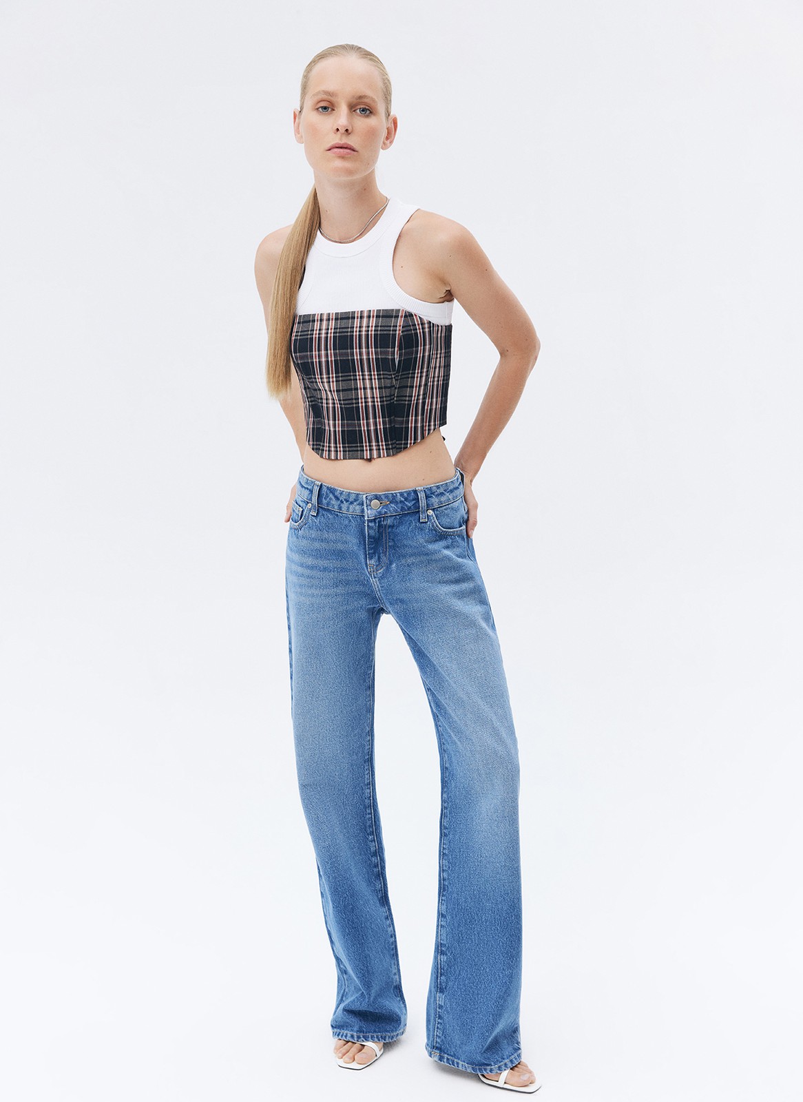 Топ-корсет, цвет: Мультиколор Allweneed
Трендовый укороченный корсетный топ из хлопка. Модель из плотного материала, на завязках, благодаря чему хорошо держит форму. Топ облегает и правильно садится по фигуре. Вещь можно носить самостоятельно с юбками из денима и джинсами, а также надевать поверх рубашки или футболки в офис или на учёбу.