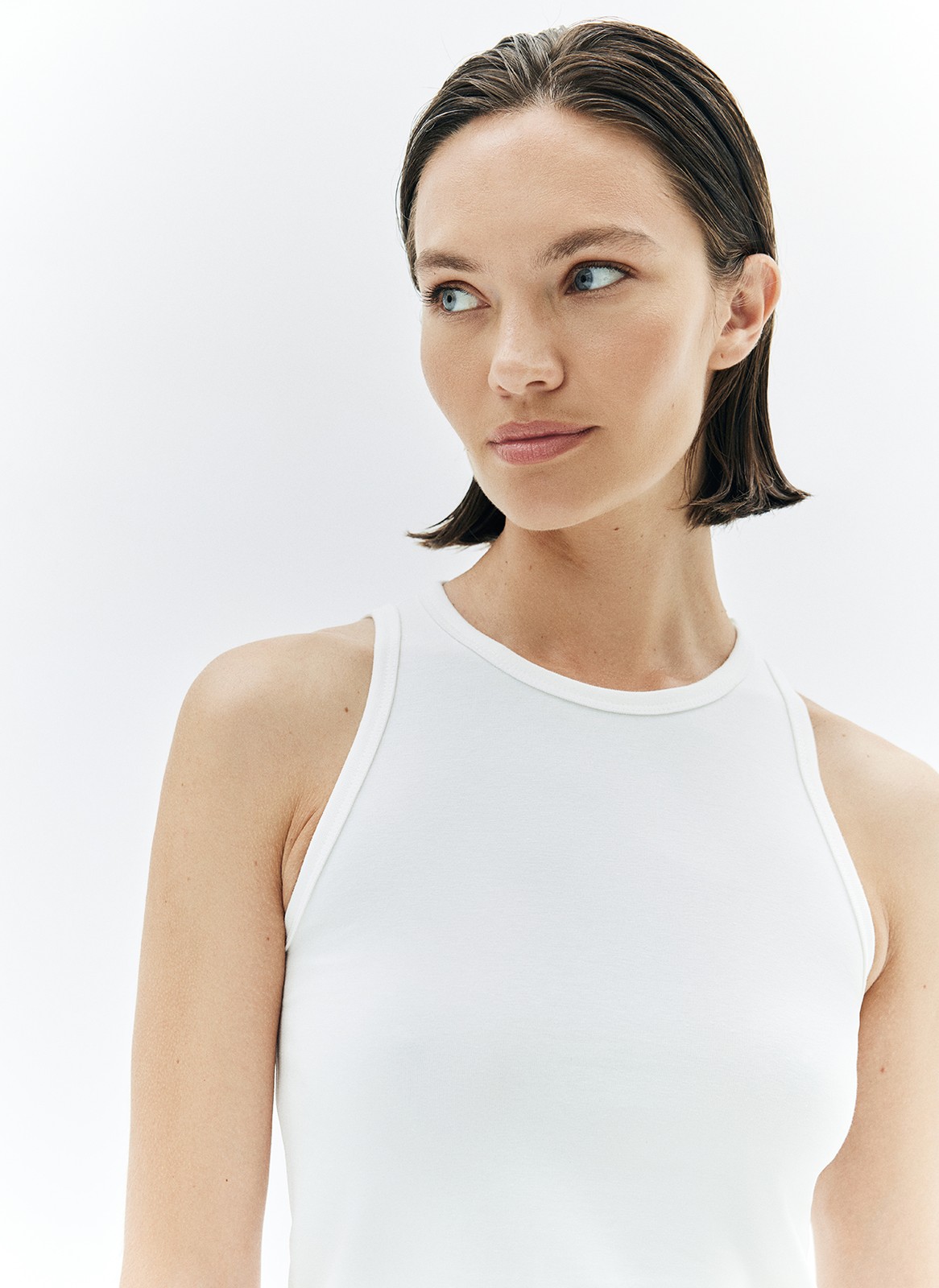 Майка из кроеного трикотажа, цвет: молочный Allweneed
Майка из мягкого трикотажа. Обработанная горловина и пройма. Слегка приталенный силуэт. Базовый вариант верха для летнего периода.