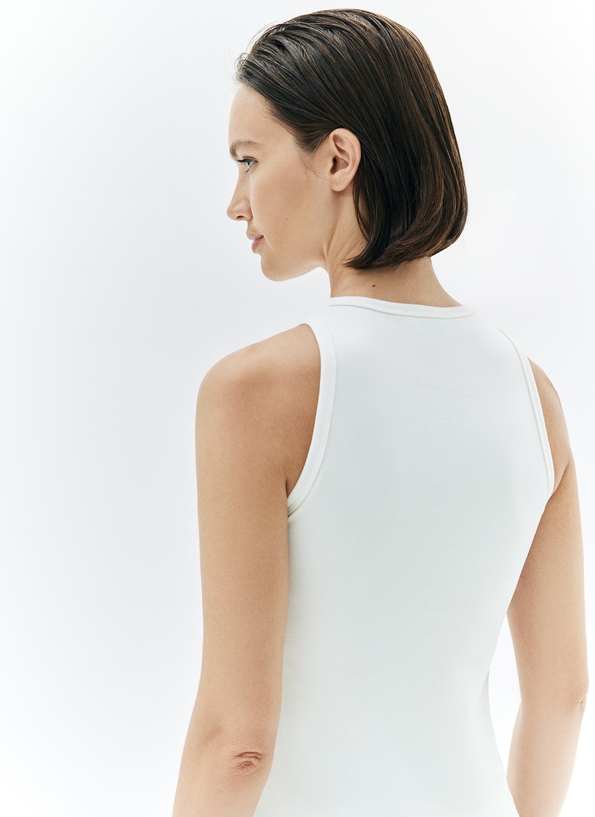 Майка из кроеного трикотажа, цвет: молочный Allweneed
Майка из мягкого трикотажа. Обработанная горловина и пройма. Слегка приталенный силуэт. Базовый вариант верха для летнего периода.