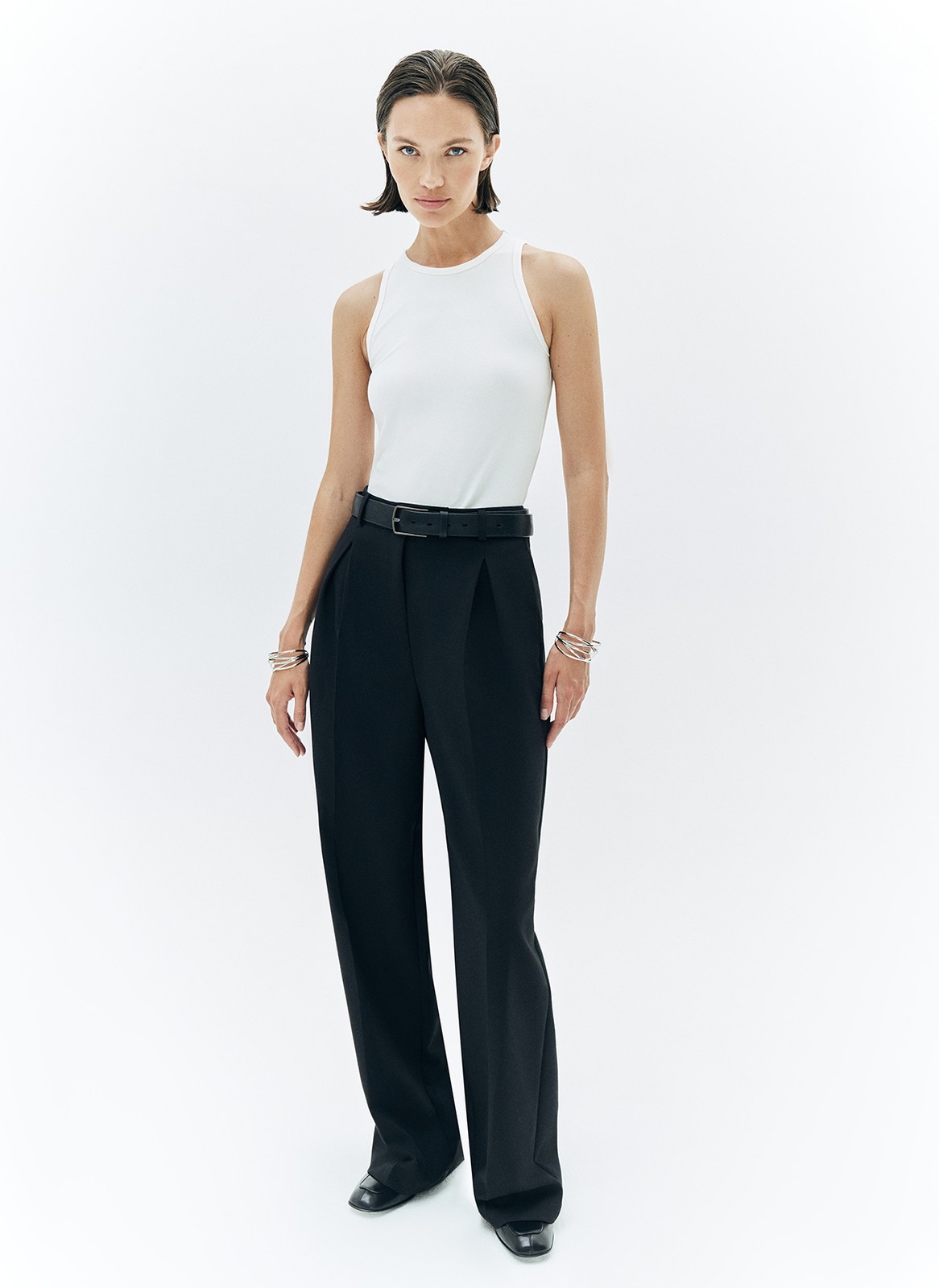 Майка из кроеного трикотажа, цвет: молочный Allweneed
Майка из мягкого трикотажа. Обработанная горловина и пройма. Слегка приталенный силуэт. Базовый вариант верха для летнего периода.