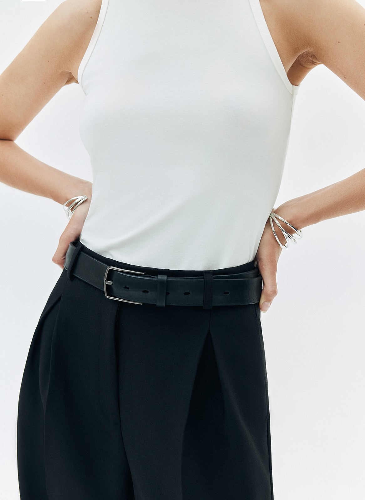 Майка из кроеного трикотажа, цвет: молочный Allweneed
Майка из мягкого трикотажа. Обработанная горловина и пройма. Слегка приталенный силуэт. Базовый вариант верха для летнего периода.