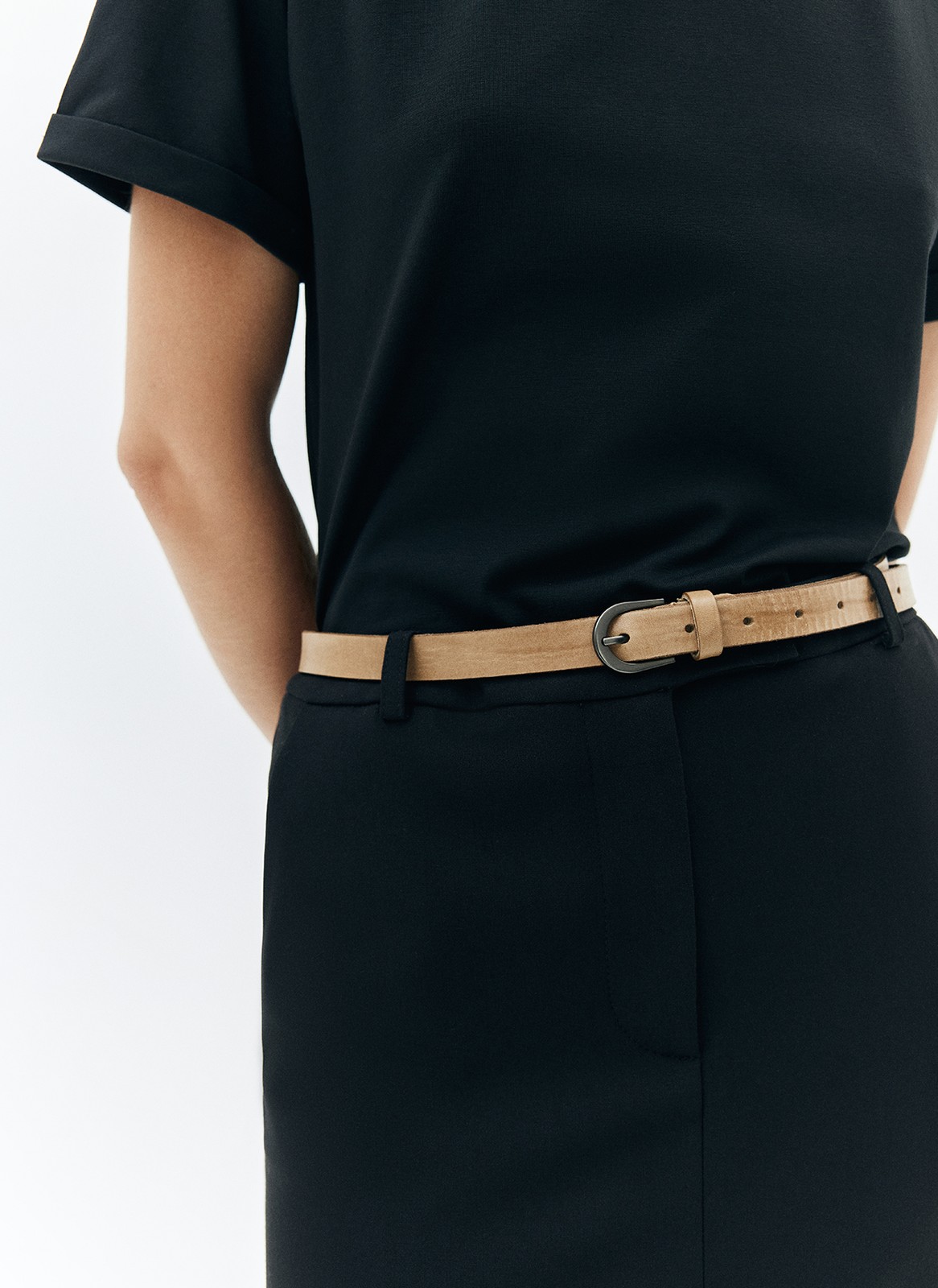 Ремень из натуральной кожи быка. Мы изготовили его из цельного отреза кожи, а не из прессованного материала, что делает вещь долговечной и ценной. Представлен в трёх вариантах. Прекрасно дополнит образы с брюками, юбками из денима и джинсами. Модель входит в линию PREMIUM.