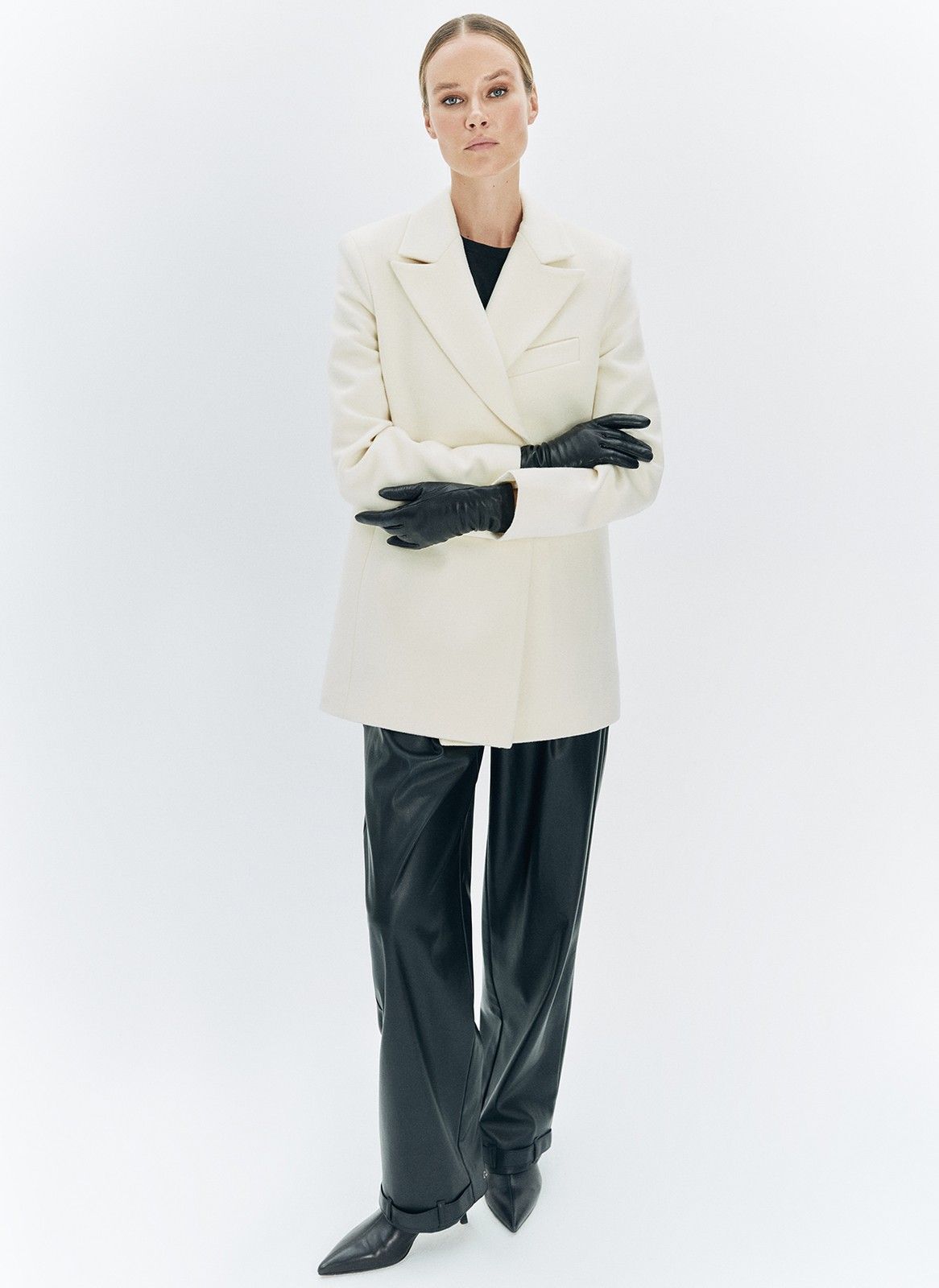 Перчатки укороченные из натуральной кожи, цвет: Черный Allweneed Короткие перчатки из натуральной кожи. Эта модель база высокого качества на осень. Носите в прохладную погоду с пальто и плащами.